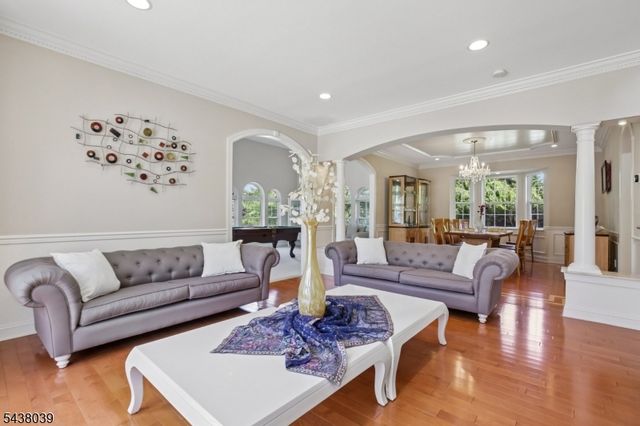 11 Valley Wood Dr, Franklin Twp., NJ 08873