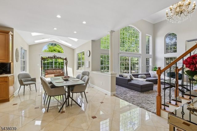 11 Valley Wood Dr, Franklin Twp., NJ 08873