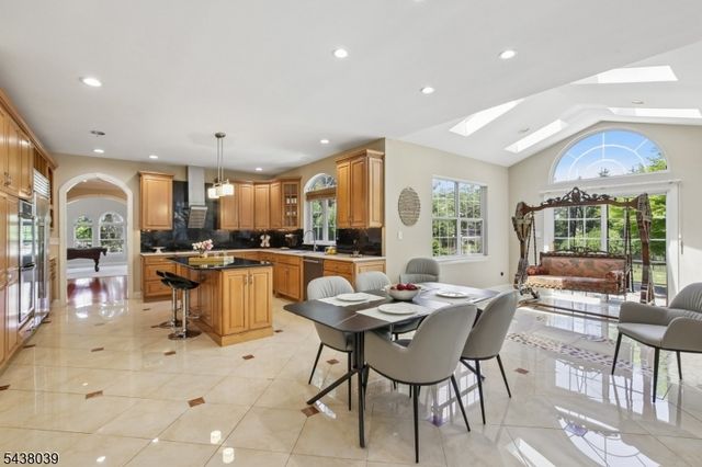 11 Valley Wood Dr, Franklin Twp., NJ 08873