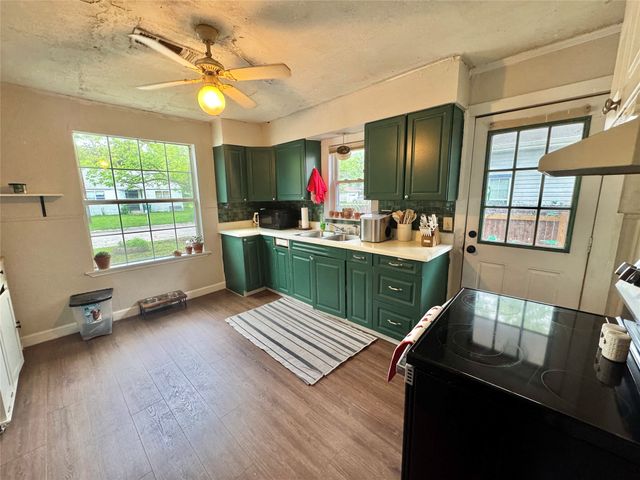1018 Truelove Street, Gainesville, TX 76240