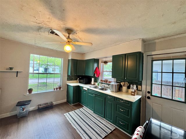 1018 Truelove Street, Gainesville, TX 76240