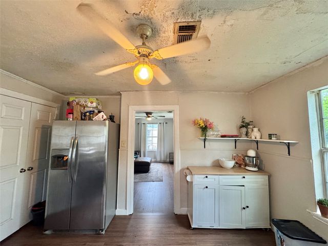 1018 Truelove Street, Gainesville, TX 76240