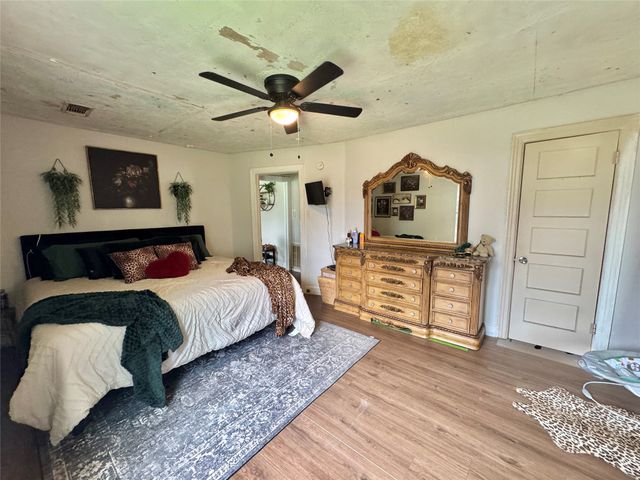 1018 Truelove Street, Gainesville, TX 76240