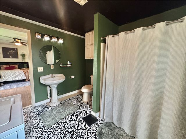 1018 Truelove Street, Gainesville, TX 76240