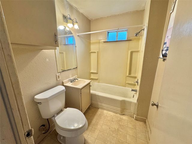 1018 Truelove Street, Gainesville, TX 76240