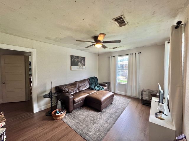 1018 Truelove Street, Gainesville, TX 76240