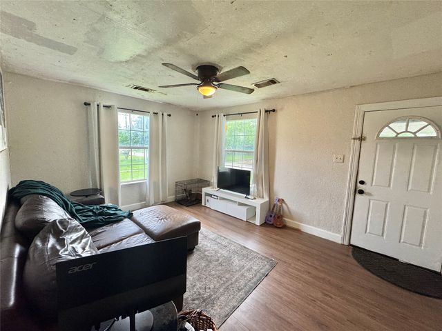 1018 Truelove Street, Gainesville, TX 76240