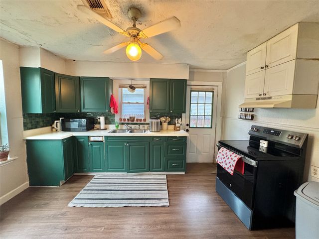 1018 Truelove Street, Gainesville, TX 76240