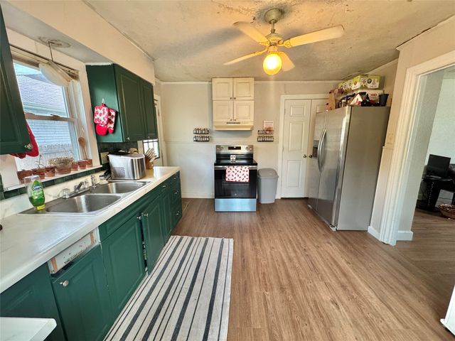 1018 Truelove Street, Gainesville, TX 76240