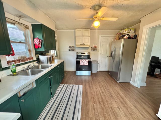 1018 Truelove Street, Gainesville, TX 76240