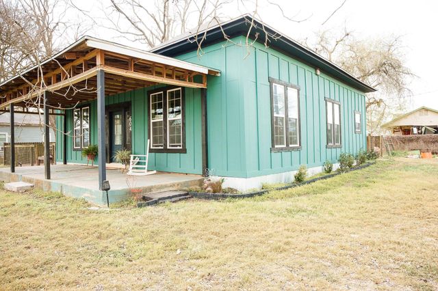 604 Avenue B, Lexington, TX 78947