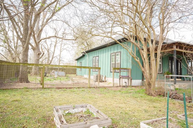 604 Avenue B, Lexington, TX 78947