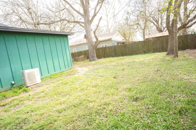 604 Avenue B, Lexington, TX 78947