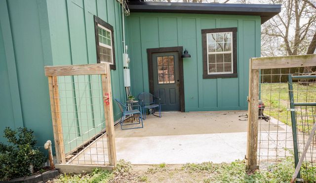 604 Avenue B, Lexington, TX 78947