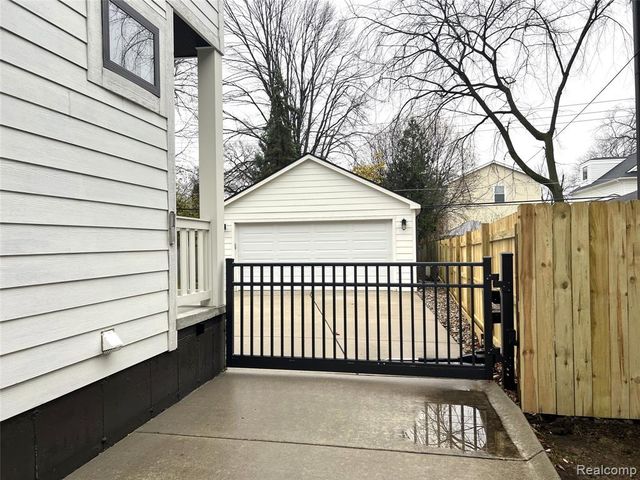 1476 Humphrey Avenue, Birmingham, MI 48009