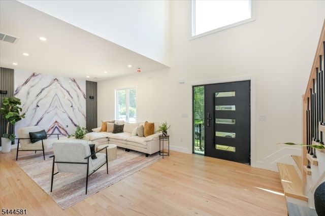 6 Patton Ct, Rochelle Park Twp., NJ 07662