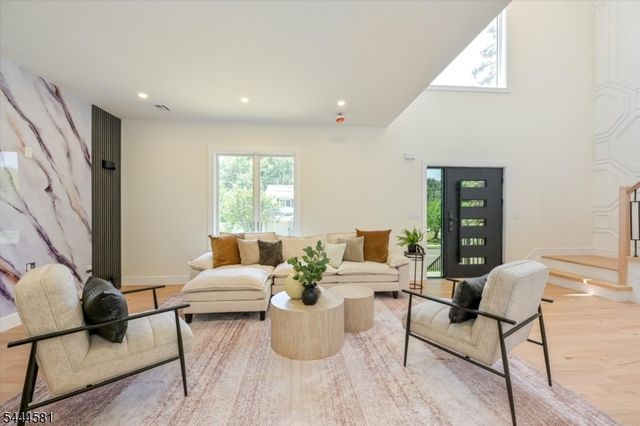 6 Patton Ct, Rochelle Park Twp., NJ 07662