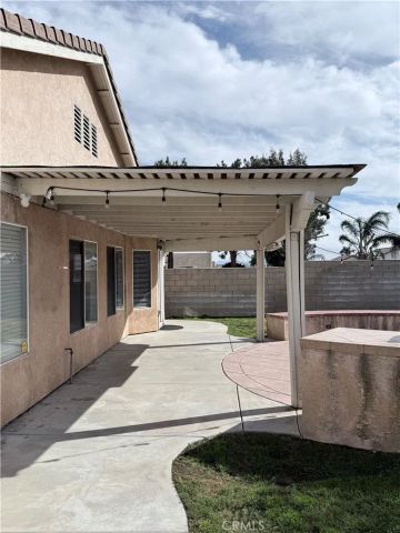 6716 Earhart Ave, Fontana, CA 92336