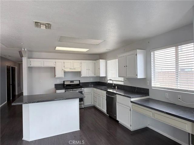 6716 Earhart Ave, Fontana, CA 92336