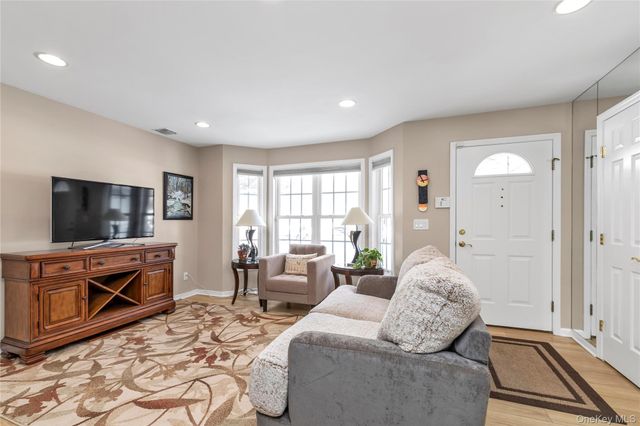 899 Altessa Boulevard, Melville, NY 11747