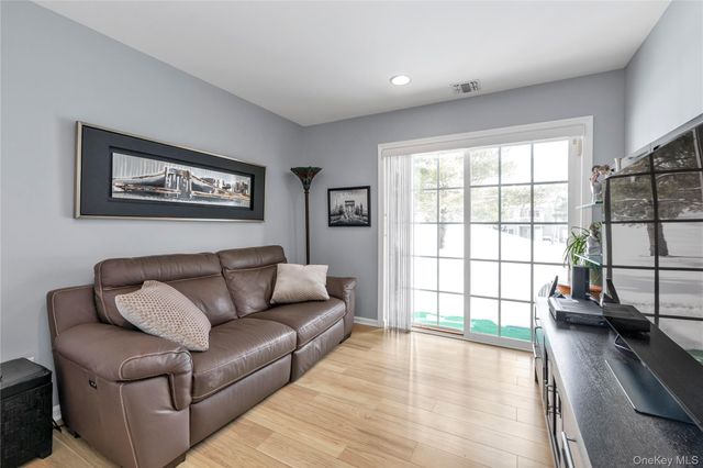 899 Altessa Boulevard, Melville, NY 11747