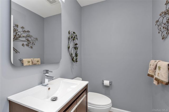 899 Altessa Boulevard, Melville, NY 11747