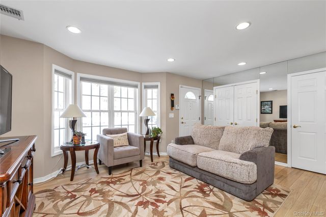 899 Altessa Boulevard, Melville, NY 11747