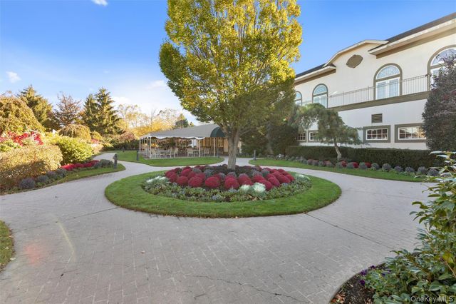 899 Altessa Boulevard, Melville, NY 11747