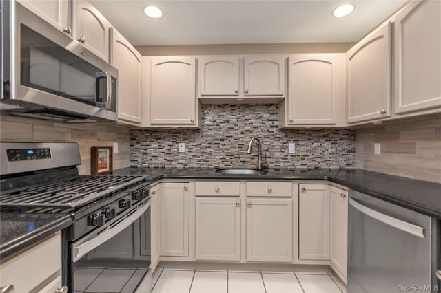 899 Altessa Boulevard, Melville, NY 11747