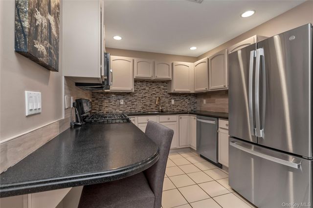 899 Altessa Boulevard, Melville, NY 11747