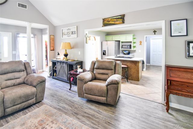 2 Wesley Drive, Deatsville, AL 36022