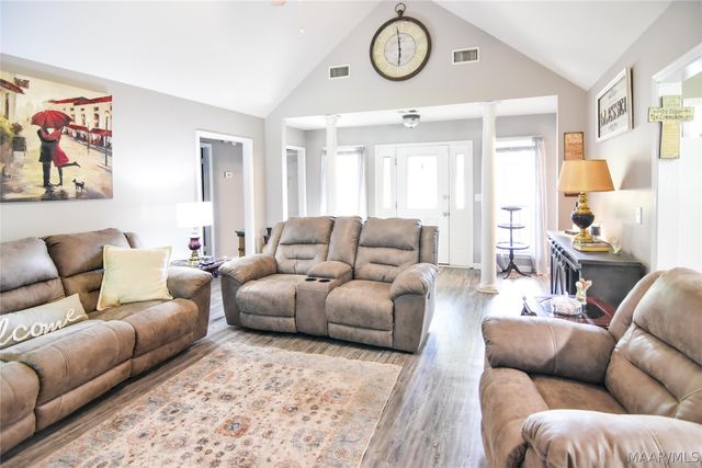 2 Wesley Drive, Deatsville, AL 36022