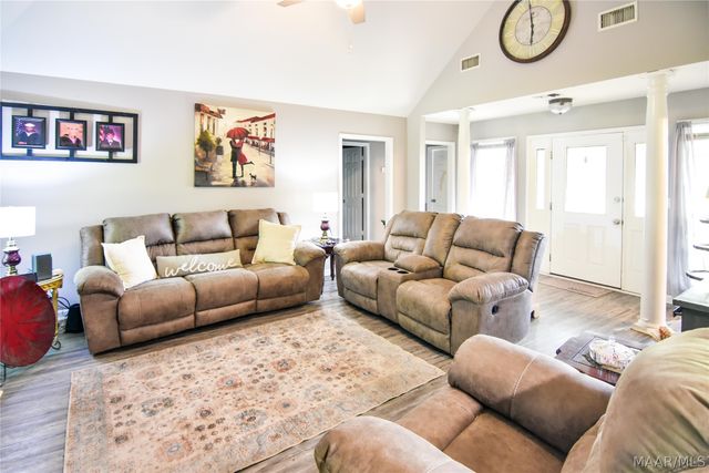 2 Wesley Drive, Deatsville, AL 36022