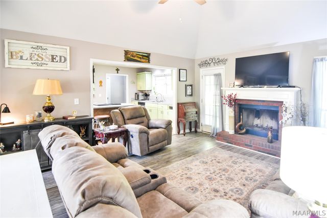 2 Wesley Drive, Deatsville, AL 36022