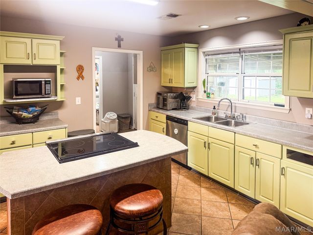 2 Wesley Drive, Deatsville, AL 36022