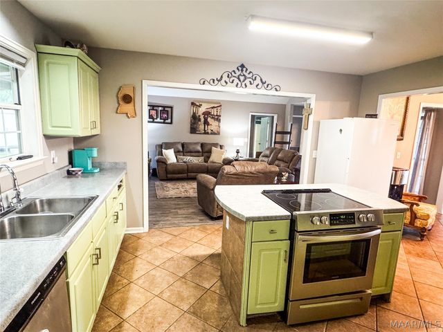 2 Wesley Drive, Deatsville, AL 36022