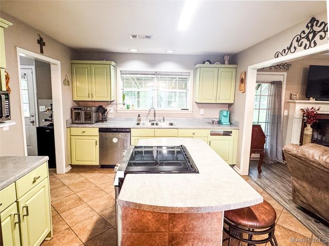 2 Wesley Drive, Deatsville, AL 36022