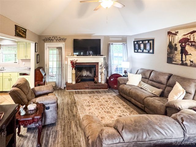 2 Wesley Drive, Deatsville, AL 36022