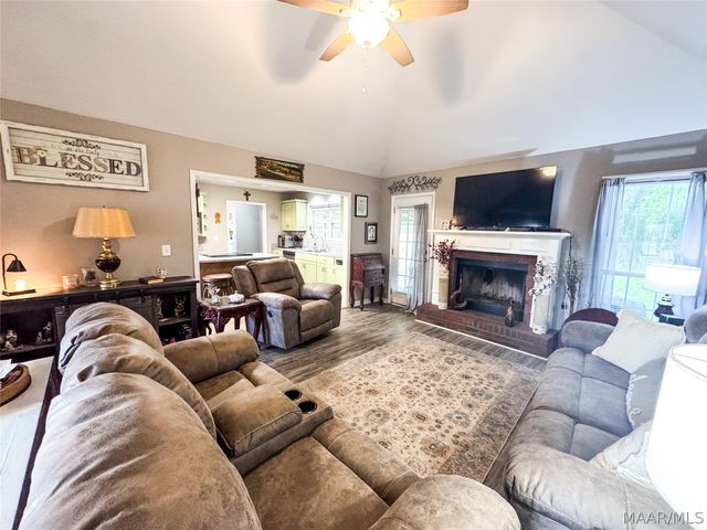 2 Wesley Drive, Deatsville, AL 36022