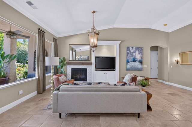 3283 Buckingham Avenue, Clovis, CA 93619