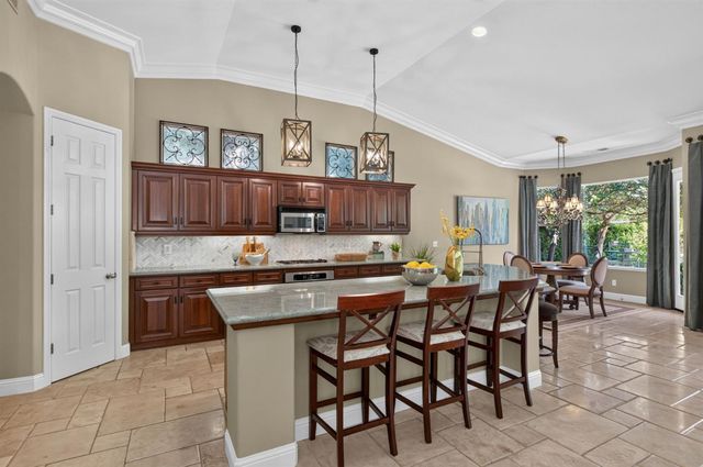 3283 Buckingham Avenue, Clovis, CA 93619