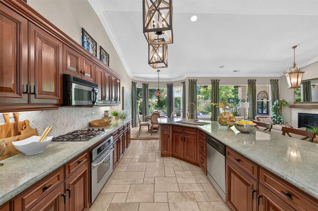 3283 Buckingham Avenue, Clovis, CA 93619