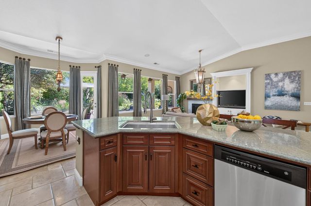 3283 Buckingham Avenue, Clovis, CA 93619