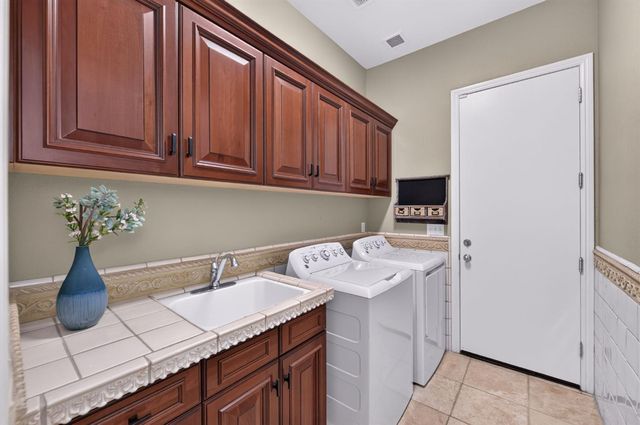 3283 Buckingham Avenue, Clovis, CA 93619