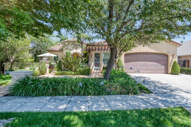 3283 Buckingham Avenue, Clovis, CA 93619