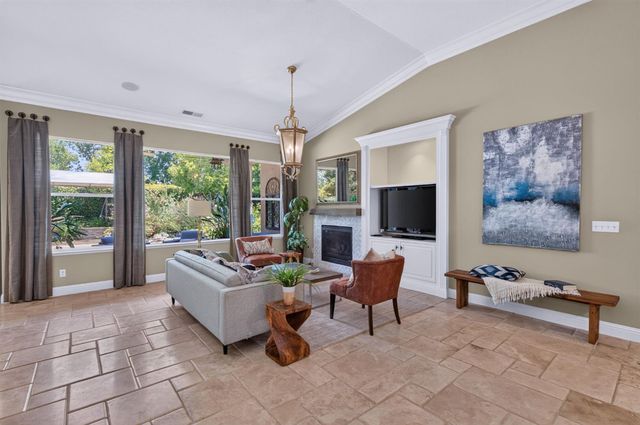 3283 Buckingham Avenue, Clovis, CA 93619