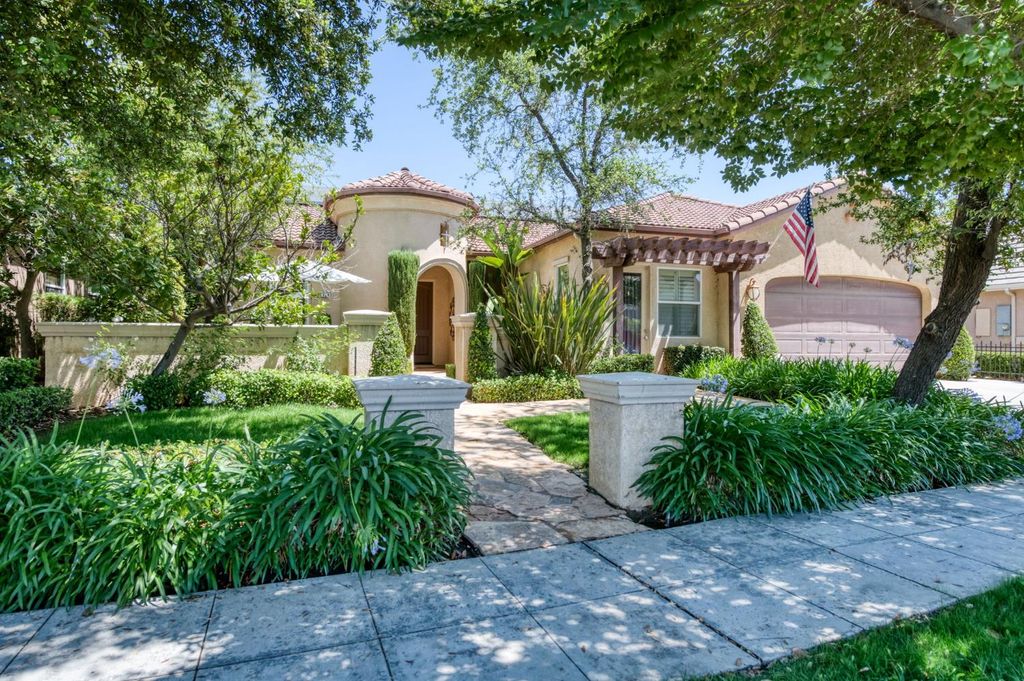 3283 Buckingham Avenue, Clovis, CA 93619