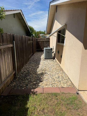 4716 Oak Ford Way, Sacramento, CA 95842