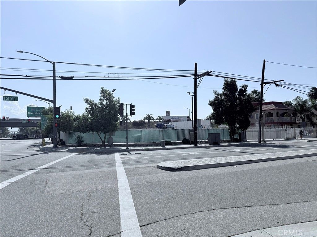 895 W 2nd Street, San Bernardino, CA 92410