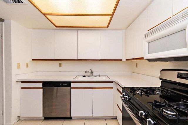 200 E Racquet Club Road 23, Palm Springs, CA 92262